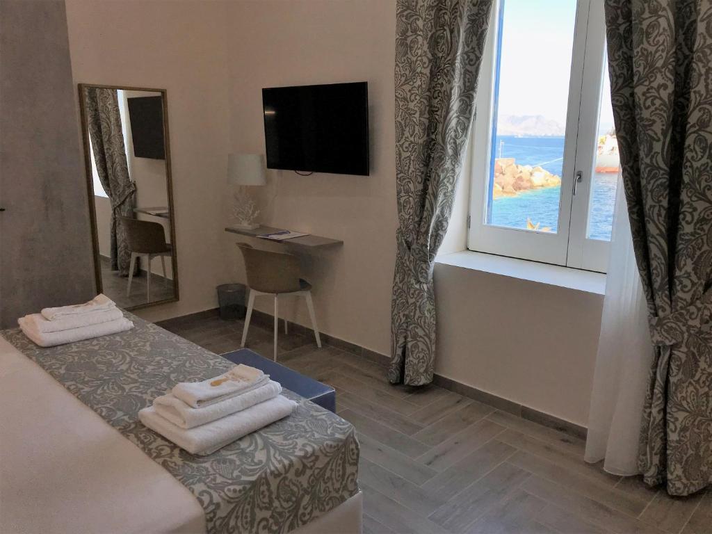 Postel nebo postele na pokoji v ubytování Hotel L'Ariana ISOLE EOLIE - UNA Esperienze