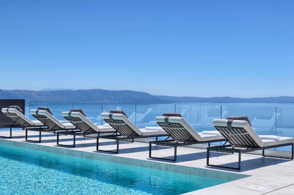 Villa Ultima with sea view, private pool, jacuzzi, gym and sauna