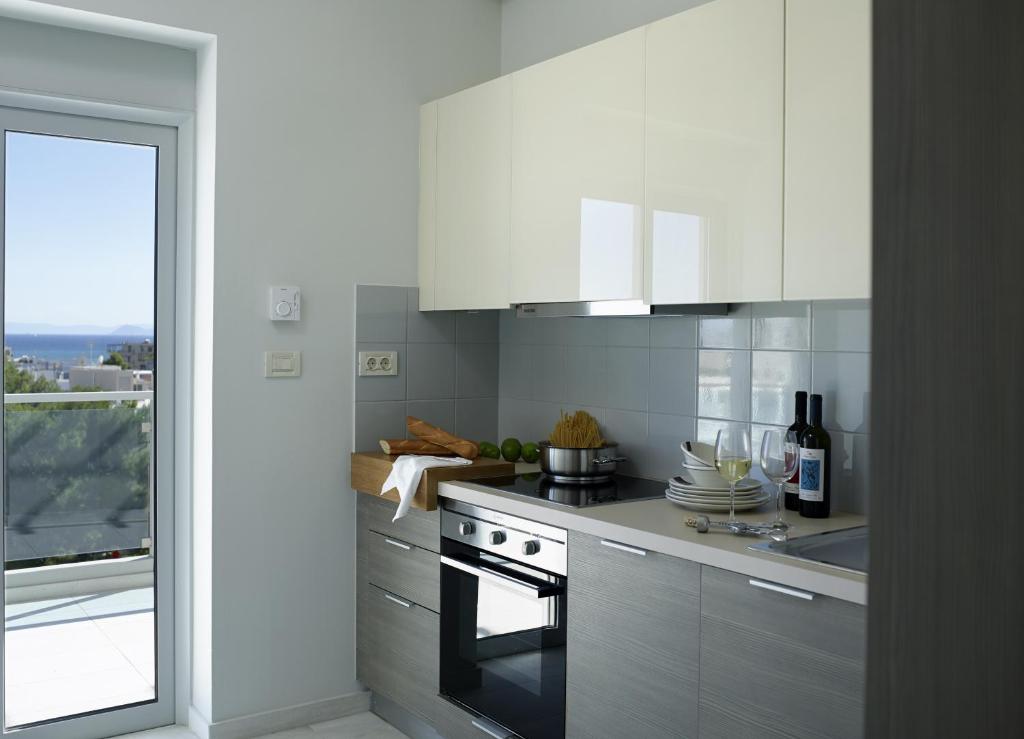 Een keuken of kitchenette bij Scale Suites