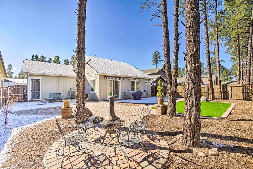 Quiet Home with Patio 3 Mi to Downtown Flagstaff!, Flagstaff (updated