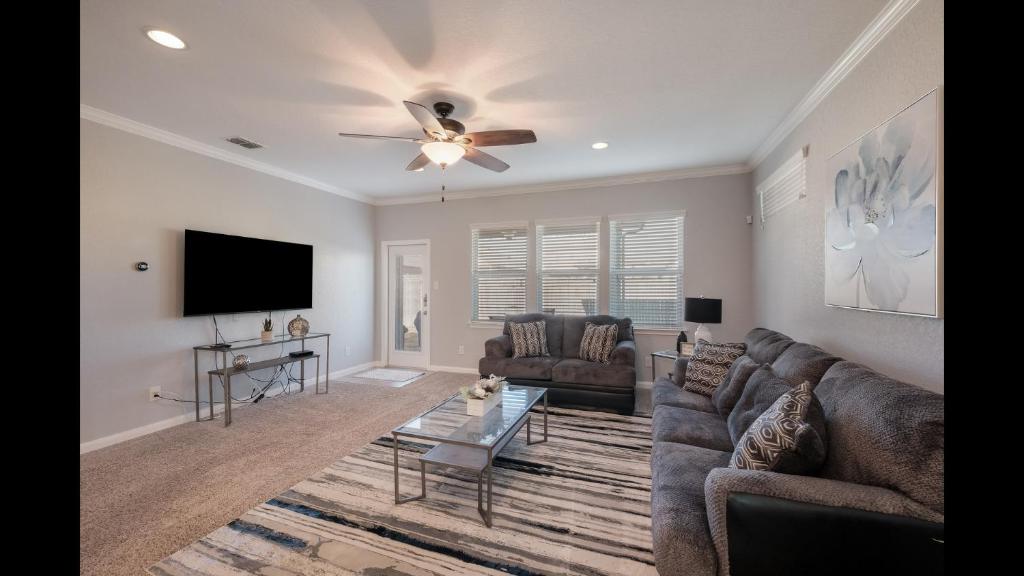 San antonio home w/pool access, near SeaWorld, Helotes Aktualisierte