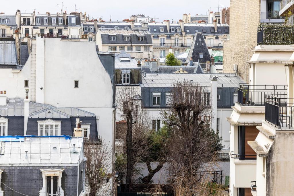 a view of the roofs of buildings at Hôtel Toujours &amp; Spa in Paris