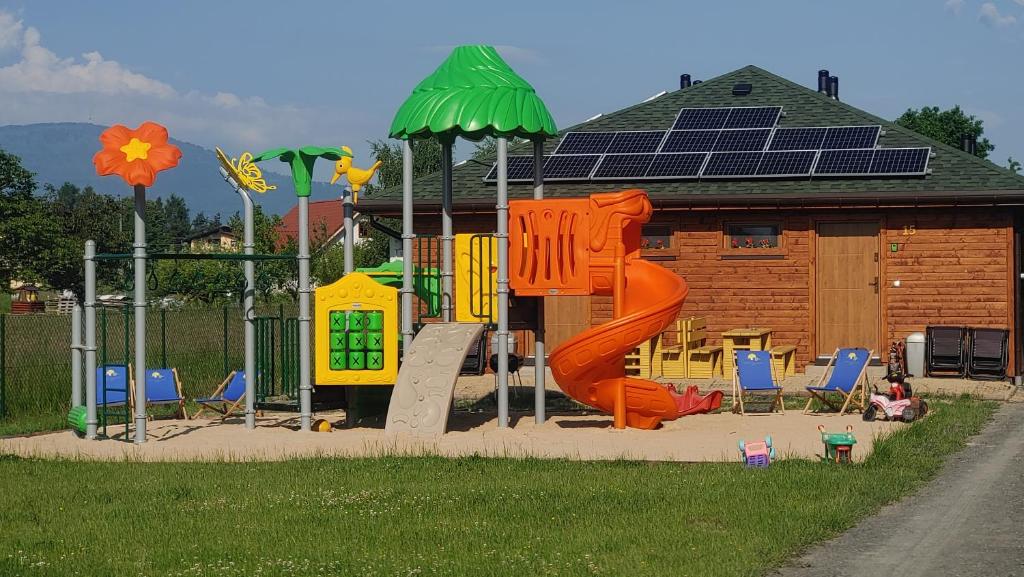 Detský kútik v ubytovaní Apartament z Tężnią Solankową, Sauną, Kominkiem LED i Śniadaniem nad Jeziorem Żywieckim
