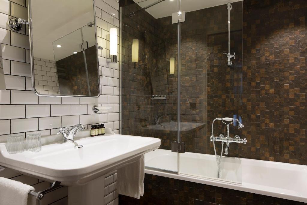 a bathroom with a sink and a shower at Hotel Whistler - Gare du Nord in Paris