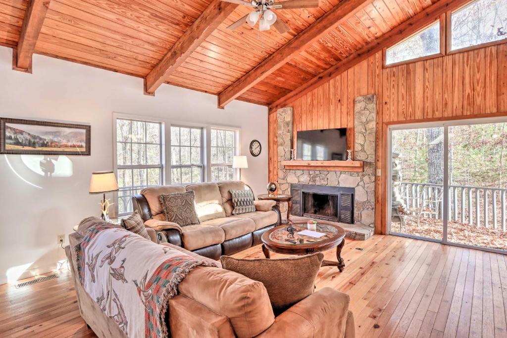 Foto sihtkohas Murphy asuva majutusasutuse Pet-Friendly Serenity Now Cottage with Deck! galeriist