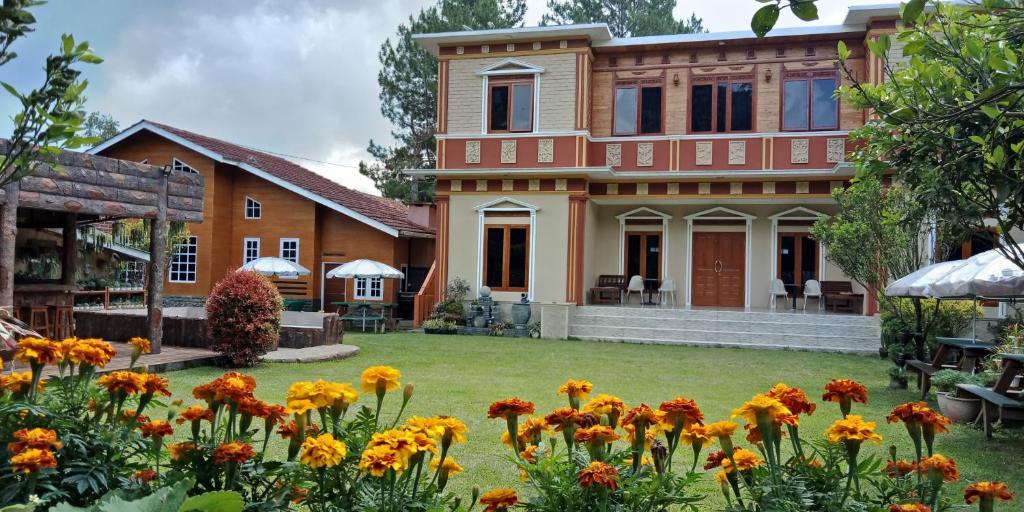a large house with a yard with flowers at Villa Fresh Line in Bongkar 2