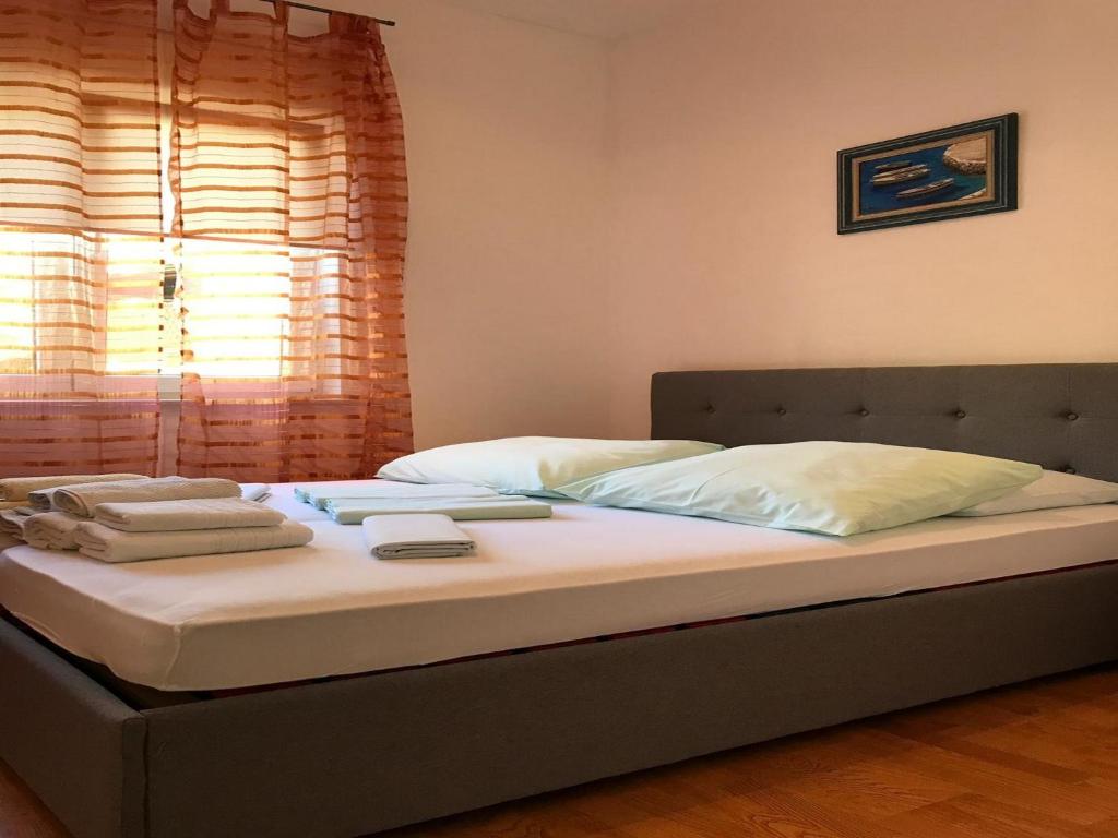 Posteľ alebo postele v izbe v ubytovaní Apartments Semafor