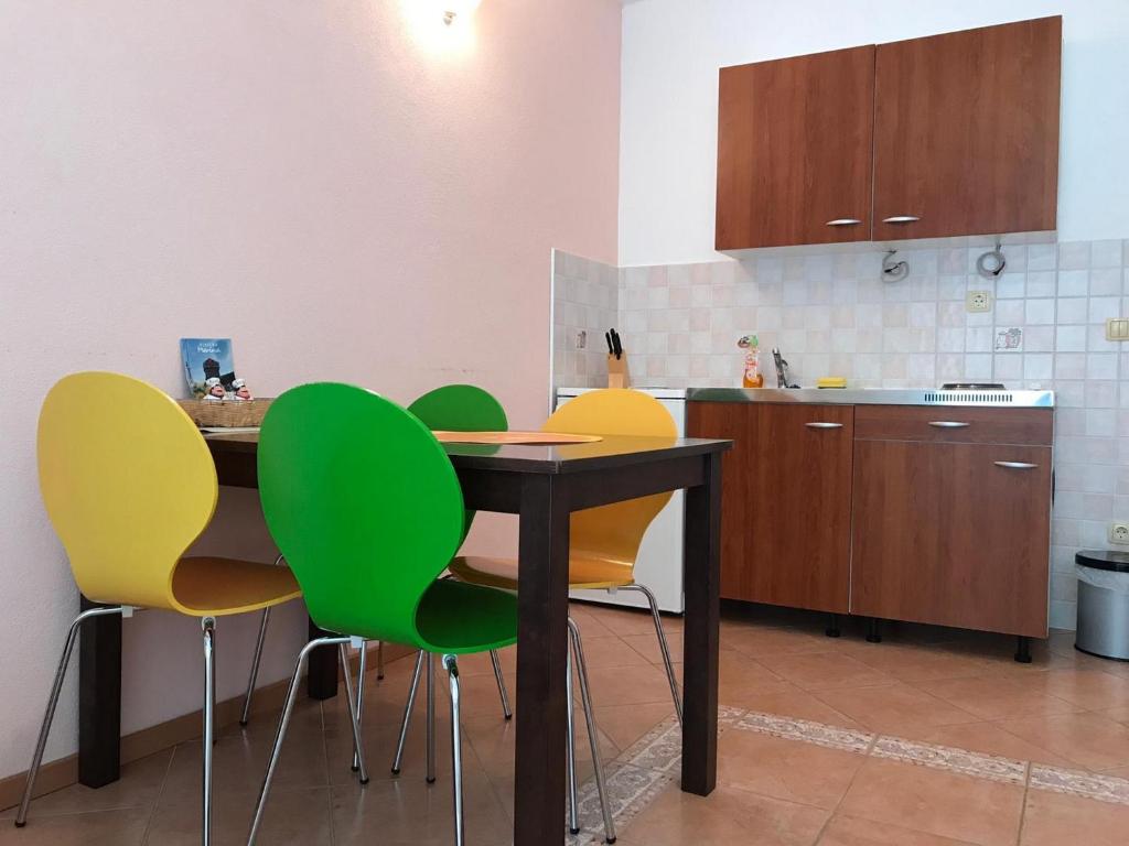 Kuchyňa alebo kuchynka v ubytovaní Apartments Semafor