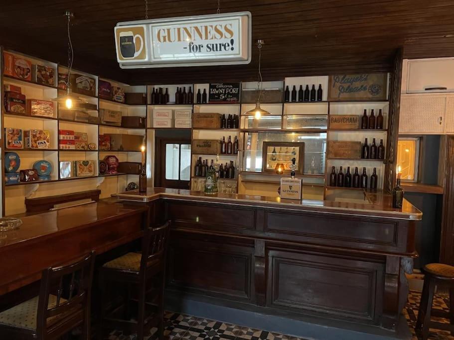 Lounge nebo bar v ubytování TW O Connell old world Irish pub