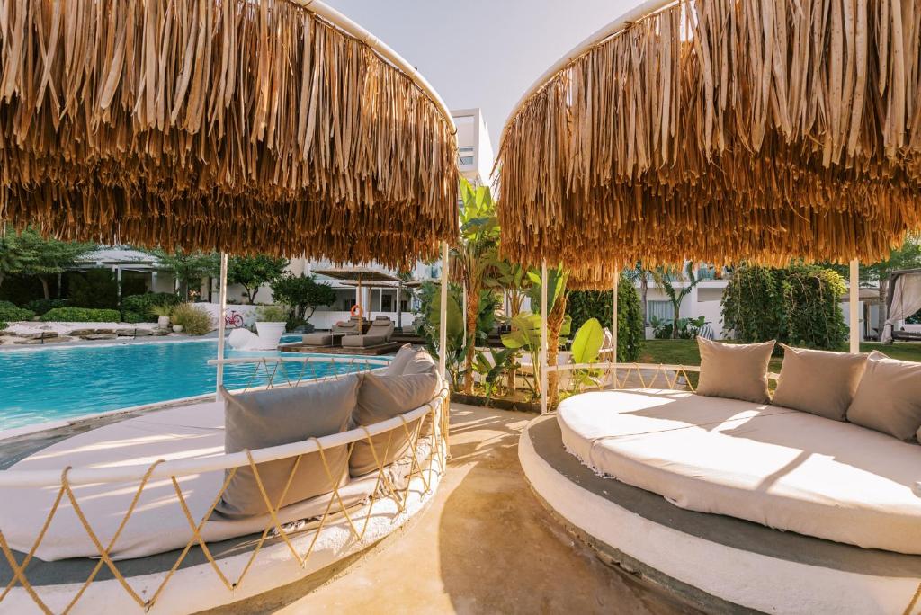 Basen w obiekcie Kouros Exclusive Hotel & Suites - Adults Only lub w pobliżu
