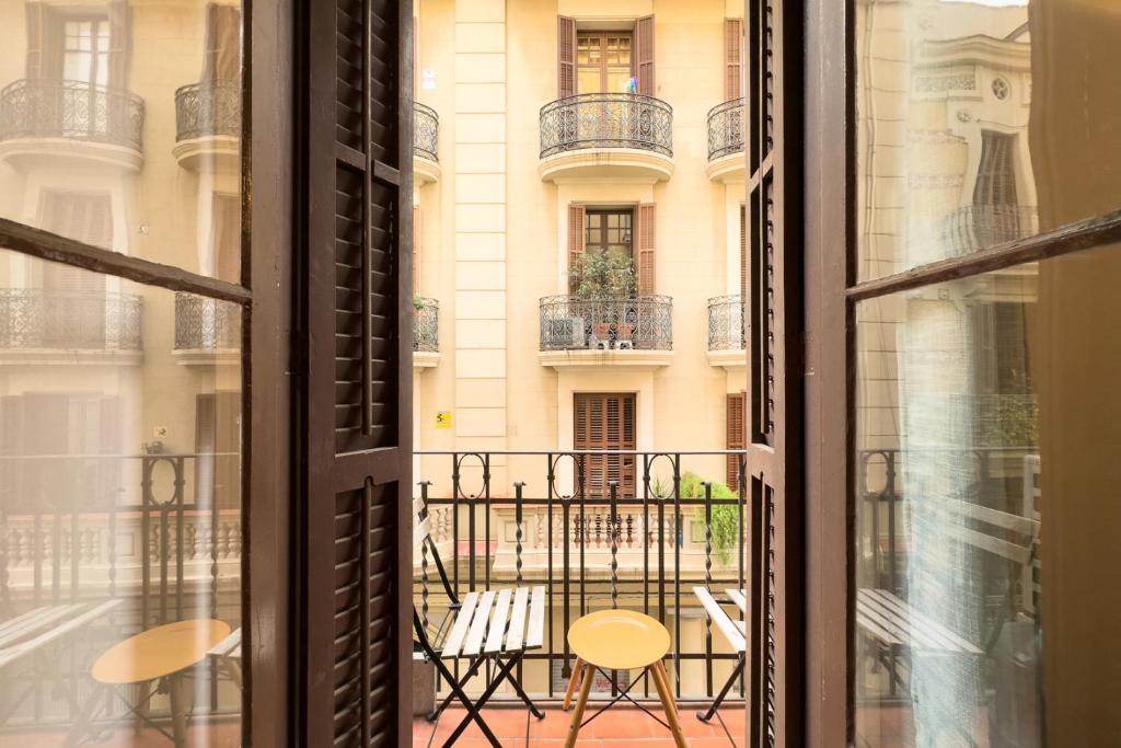 ApartEasy - Gracia Apartments - One-Bedroom Apartment With Balcony