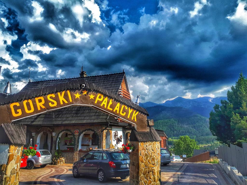 Výhľad na hory alebo výhľad na hory priamo z of the bed and breakfast