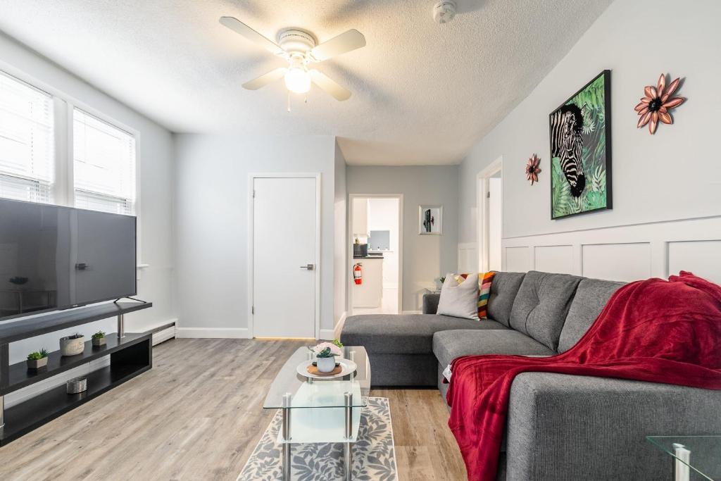 2BR Apartment Near Trails Parks & Waterfalls - Housity
