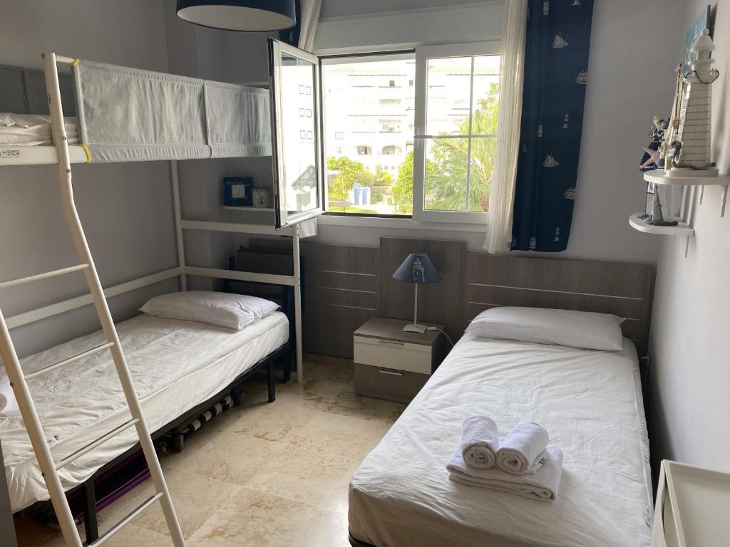 Postel nebo postele na pokoji v ubytování 2091- Apt close from all amenities