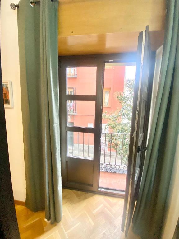 A balcony or terrace at Centro Barrio Embajadores 01