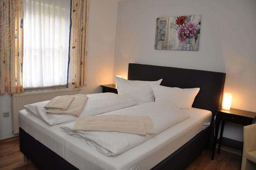 Postel nebo postele na pokoji v ubytování Hotel Wolke