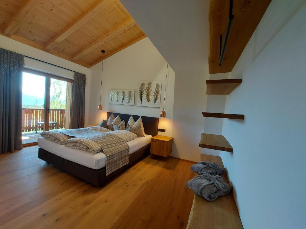 Postel nebo postele na pokoji v ubytování SchartnerAlm