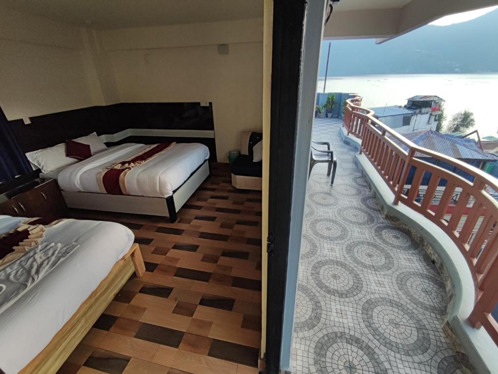 Ένα ή περισσότερα κρεβάτια σε δωμάτιο στο Hotel Kajiinn
