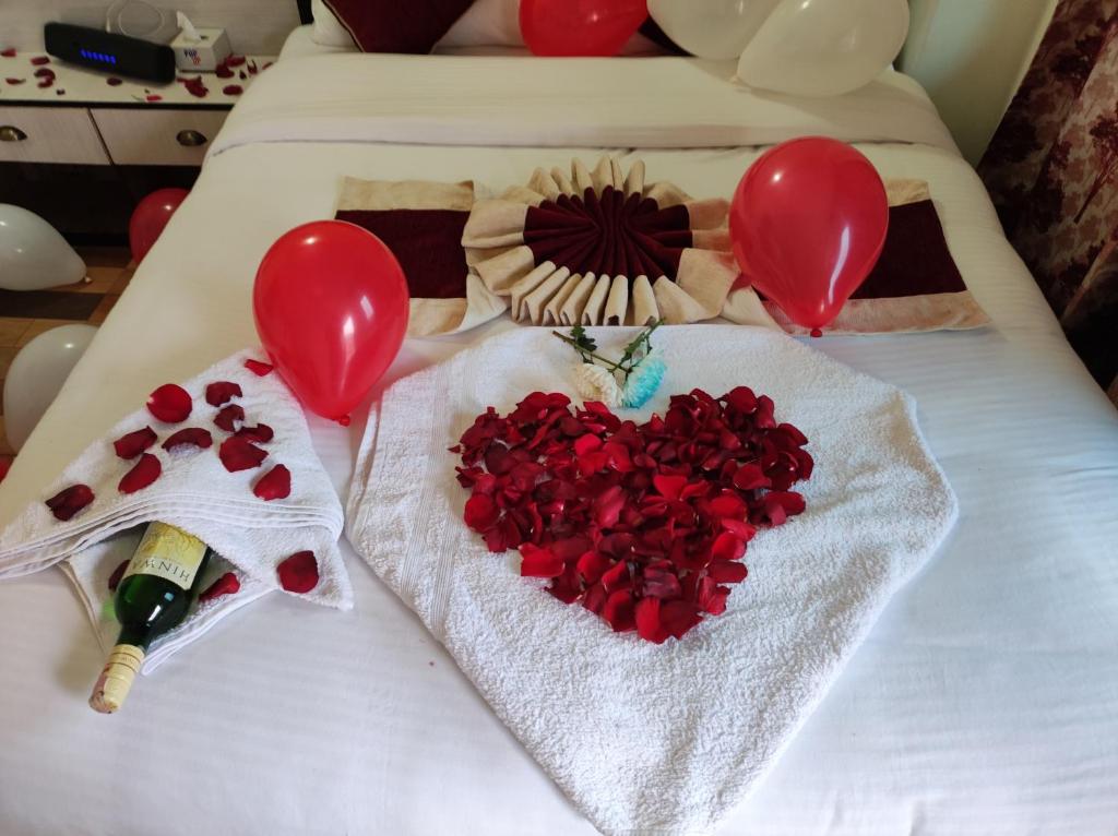 Ένα ή περισσότερα κρεβάτια σε δωμάτιο στο Hotel Kajiinn