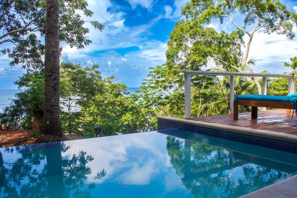 Bazén v ubytování Casa Amaroo - Villa at Luna Beach Roatan nebo v jeho okolí