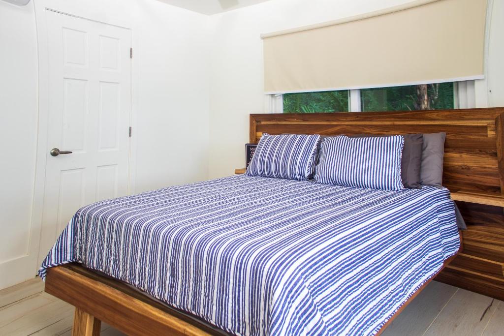 Postel nebo postele na pokoji v ubytování Casa Amaroo - Villa at Luna Beach Roatan
