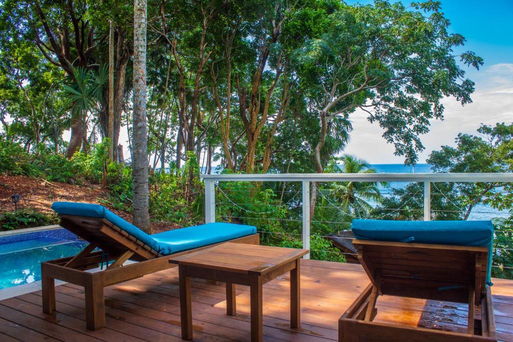 Bazén v ubytování Casa Amaroo - Villa at Luna Beach Roatan nebo v jeho okolí