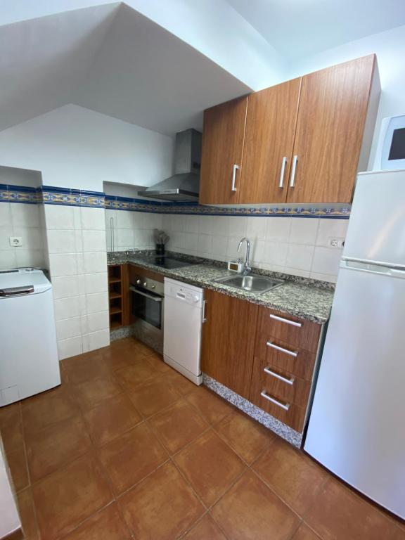 A kitchen or kitchenette at Mirador De La Axarquia