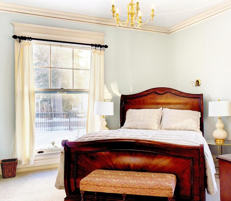 Gateways Inn - Queen Room