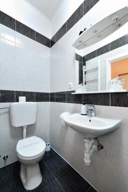 Koupelna v ubytování Virtus Apartments and Rooms with Free Private Parking