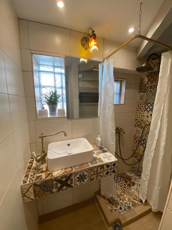 Kúpeľňa v ubytovaní Cozy Corfiot house