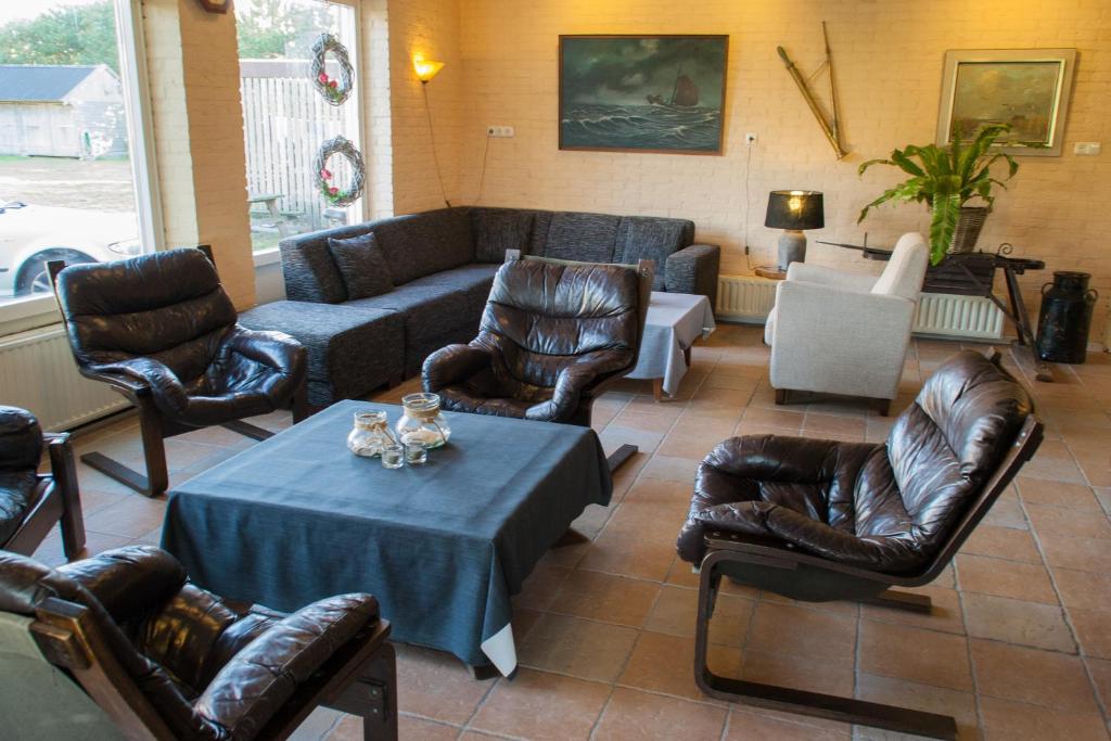 Posezení v ubytování Hotel Bos en Duinzicht