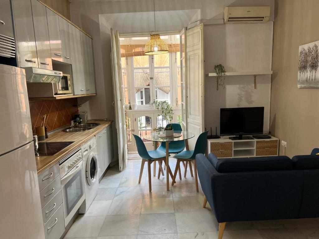 Kuchyňa alebo kuchynka v ubytovaní iYOURBASICS Great Apartment Hinestrosa 23 FREE WIFI&AC