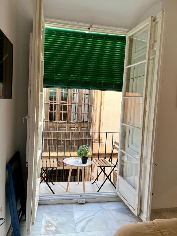 Balkón alebo terasa v ubytovaní iYOURBASICS Great Apartment Hinestrosa 23 FREE WIFI&AC