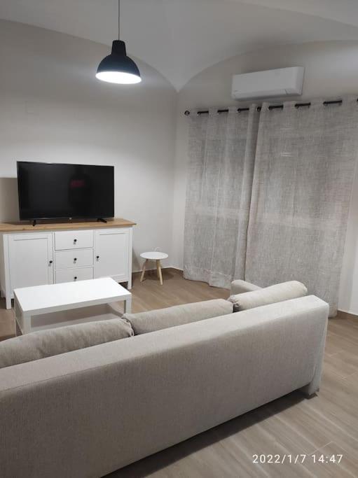 TV a/nebo společenská místnost v ubytování Bonita y amplia casa con patio, en centro ciudad