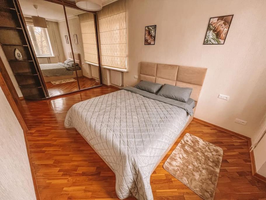 Postel nebo postele na pokoji v ubytování City Center 1 Bedroom + Living