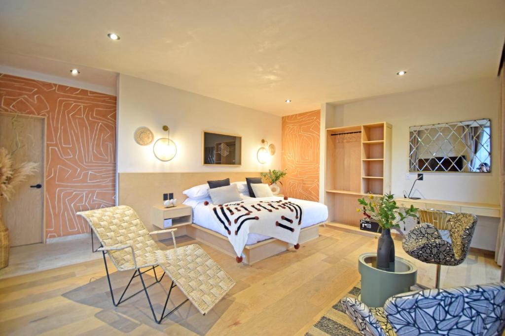 a bedroom with a bed and a table and chairs at Boutique Hotel Durango219 in Mexico City