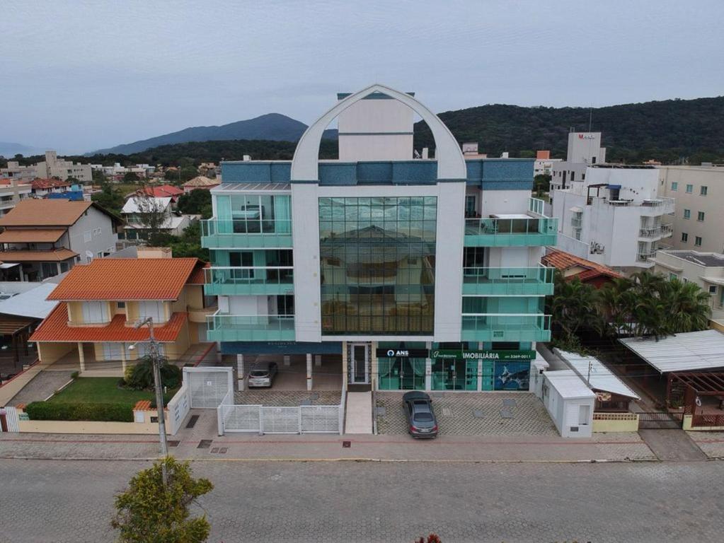 a large building with an arched window in a city at Apartamento requintado com vista para o mar- Casagrande 202 in Bombinhas