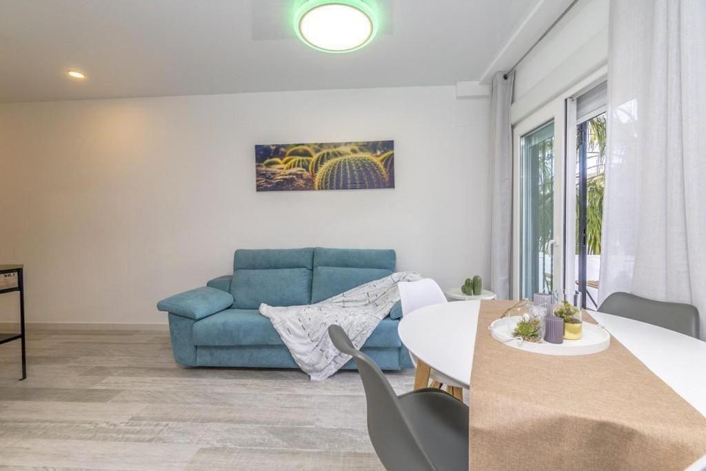 Posezení v ubytování Punta Prima Palm Beach Apartment