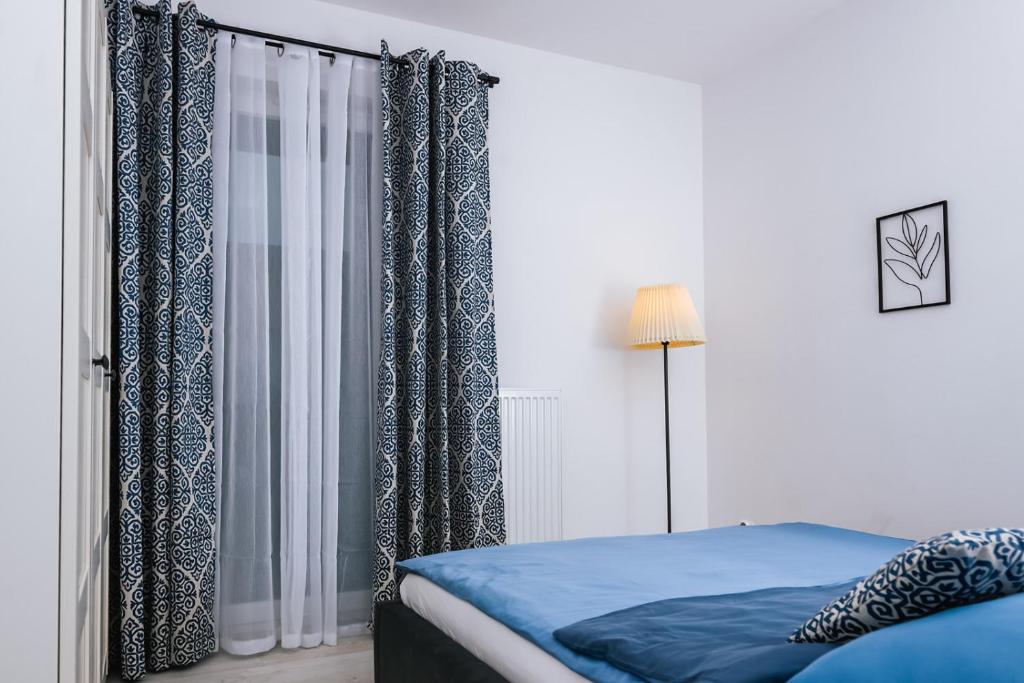 Posteľ alebo postele v izbe v ubytovaní Mazurski Apartament 2