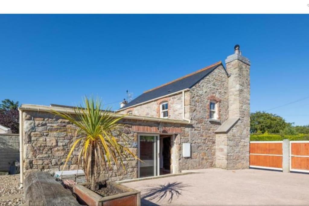 2 Bed Sandstone Residence - Housity