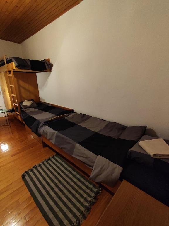 Postel nebo postele na pokoji v ubytování Family Hostel Pivka