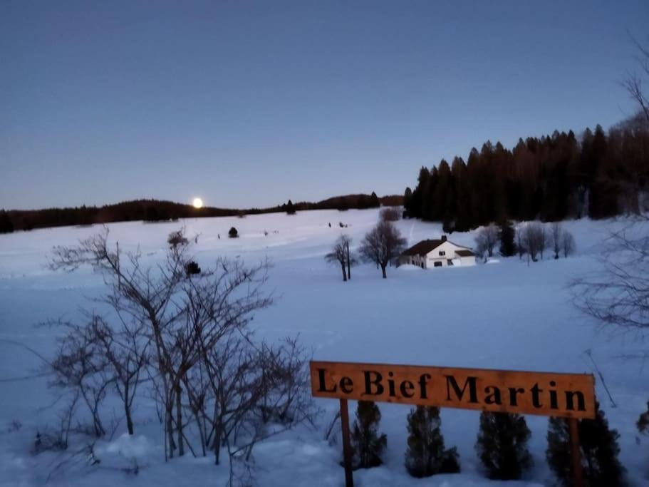 Maison isolée sur piste de ski de fond avec terrain de pétanque Ideal pour week-end entre amis et famille v zime