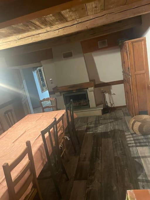 Fotografia z galérie ubytovania Maison isolée sur piste de ski de fond avec terrain de pétanque Ideal pour week-end entre amis et famille v destinácii Longchaumois