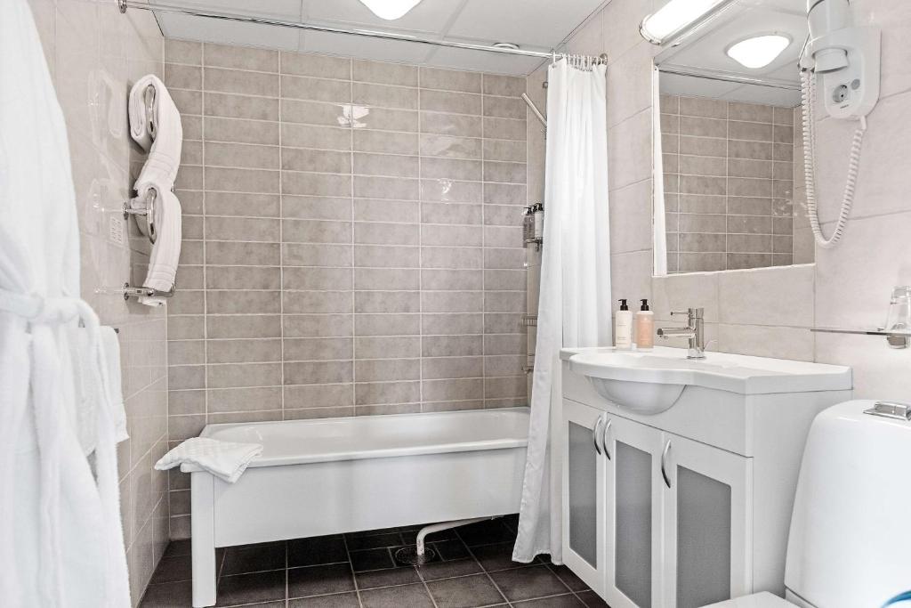 Koupelna v ubytování Best Western Plus Edward Hotel