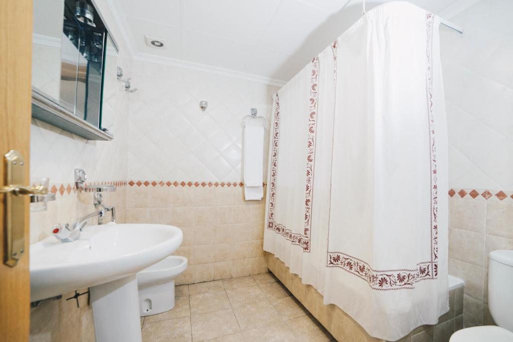 Gavilanes 2 TOLEDO - Triple Room