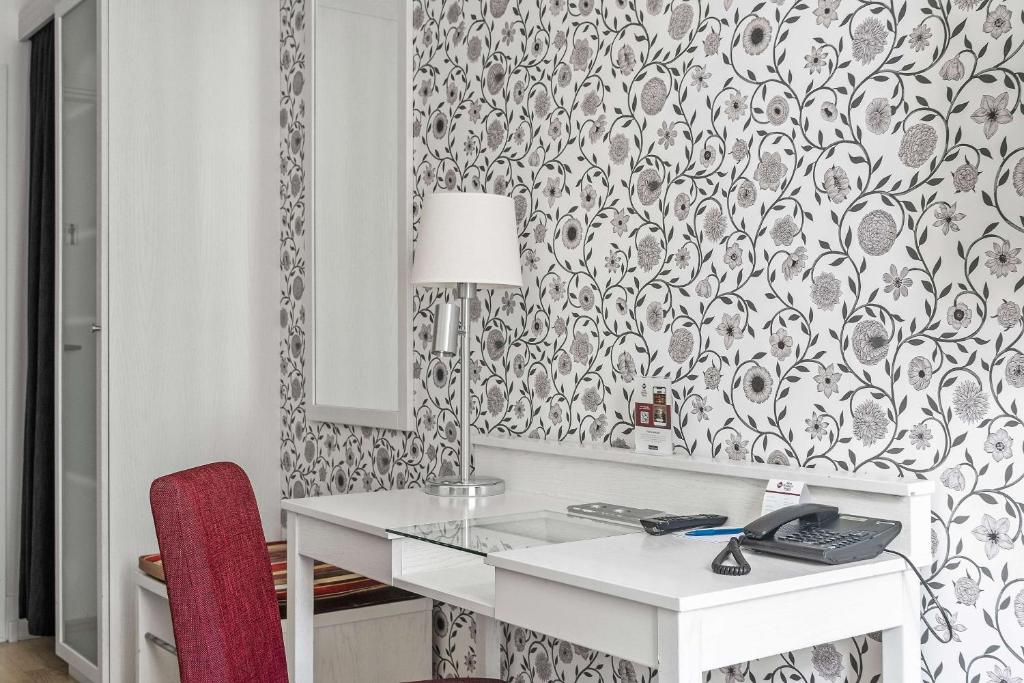 Best Western Plus Edward Hotel - Chambre Lit King-Size Standard - Non-Fumeurs