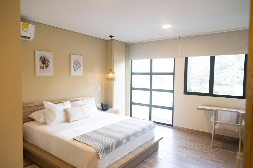 Postel nebo postele na pokoji v ubytování Mythical Hotel Boutique
