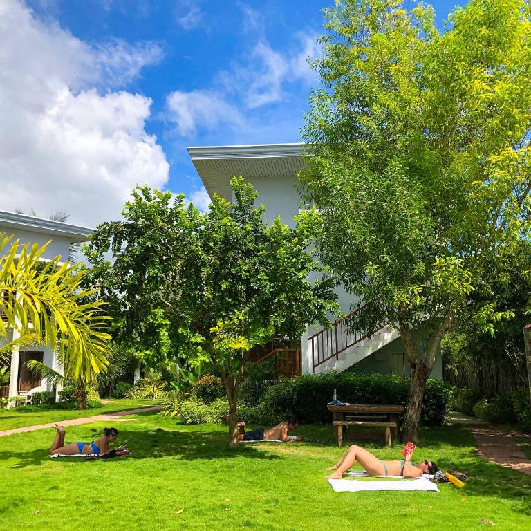 Zahrada ubytování Red Picnic Hostel Panglao