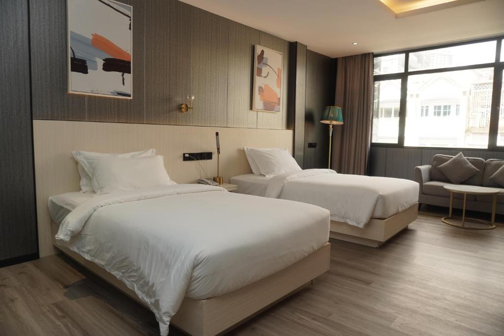 Postel nebo postele na pokoji v ubytování Joy Hotel