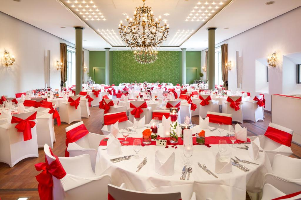 Restaurace v ubytování Hotel Jagdschloss Kranichstein